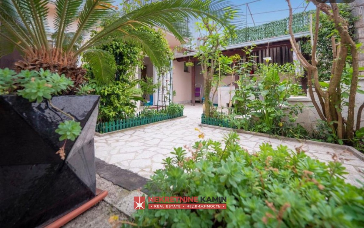 One-Bedroom Apartment with a Large Yard for Rent, Dubovica, Budva